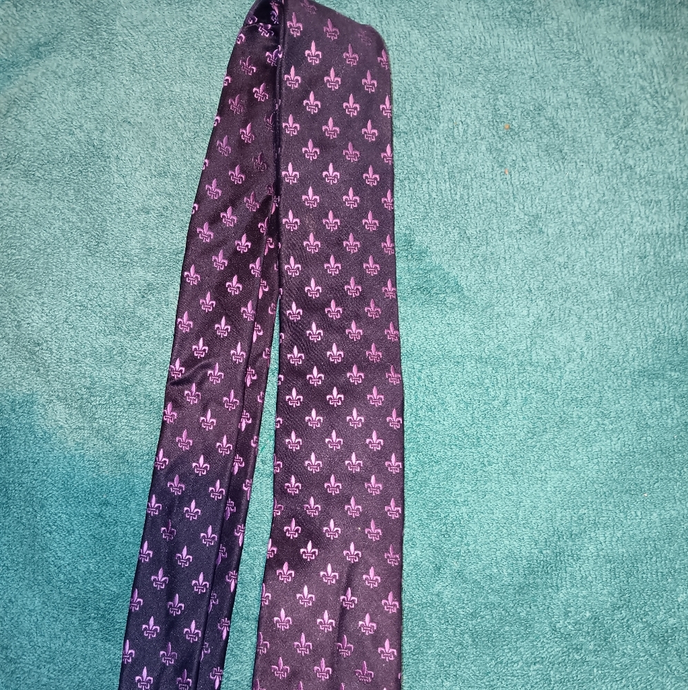 W Collection Blue and Lavender Fleur-de-Lis Tie 100% Silk
